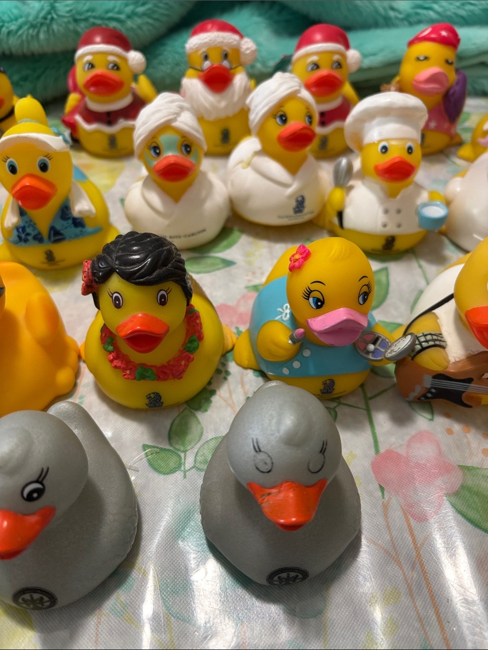Assorted Yellow Rubber Duck Collection - Novelty Bath Toys - Picture 4 of 6